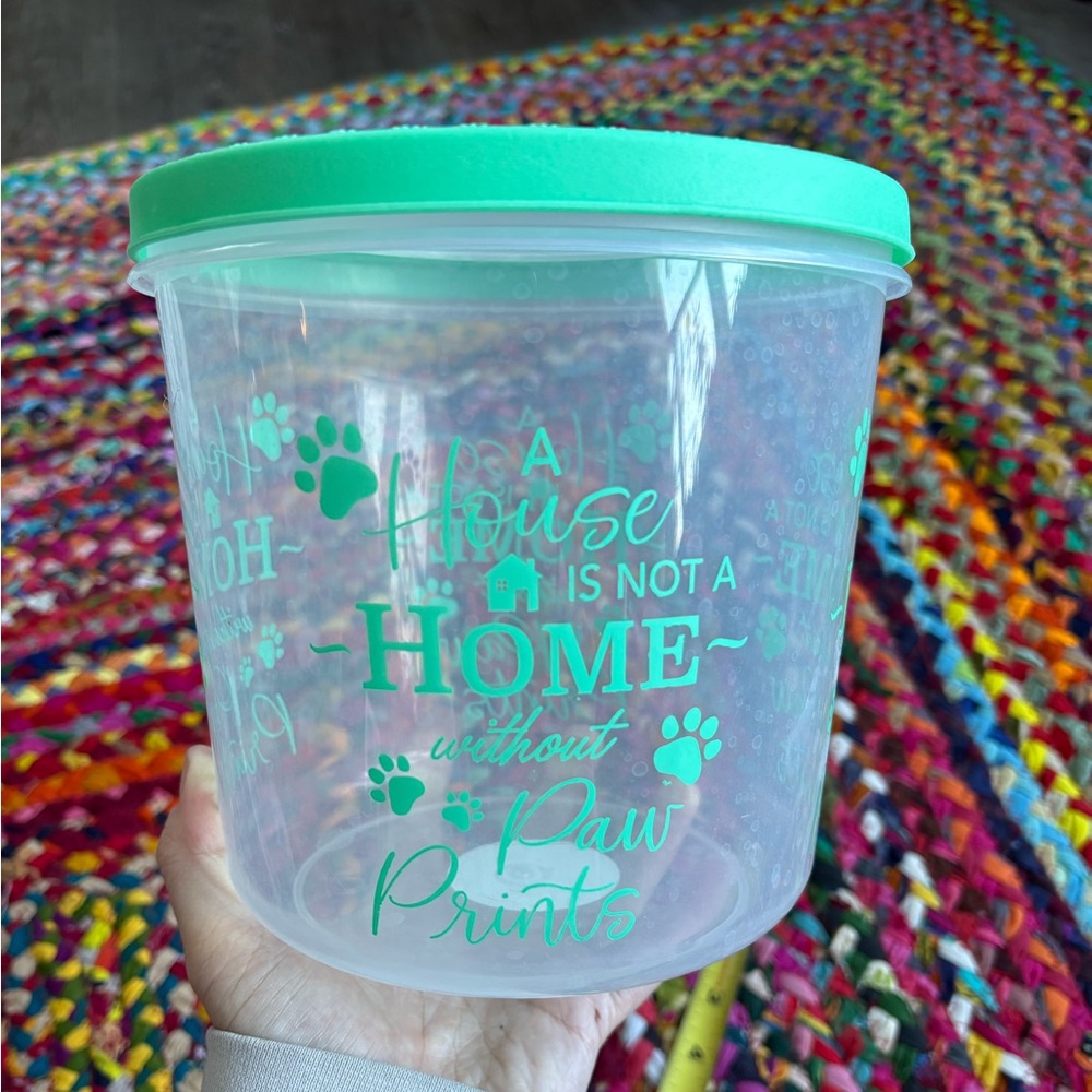 PLASTIC FOOD/ TREAT JAR